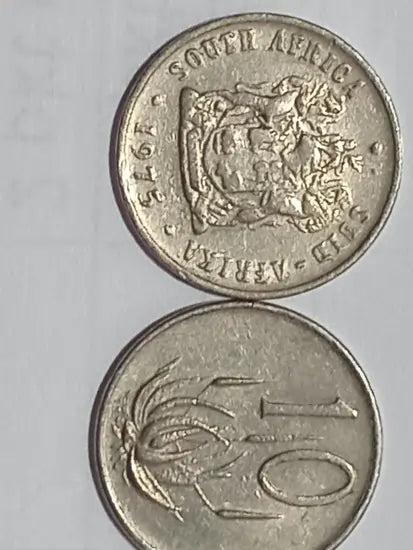 Two 1975 10 cent coins obverse + reverse  displayed